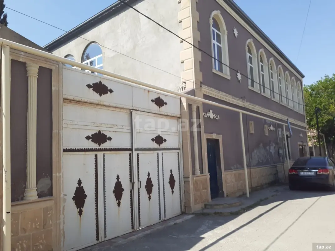 Satılır 8 otaqlı həyət evi 350 m²