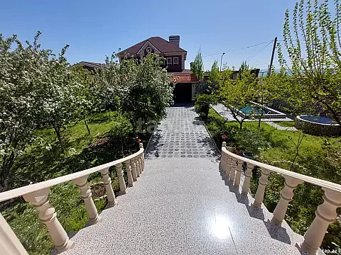 Kirayə verilir 4 otaqlı həyət evi 250 m² — Şəki 4 otaq 250.00 m²