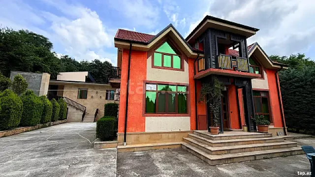 Kirayə verilir 4 otaqlı həyət evi 200 m² — Şəki 4 otaq 200.00 m²