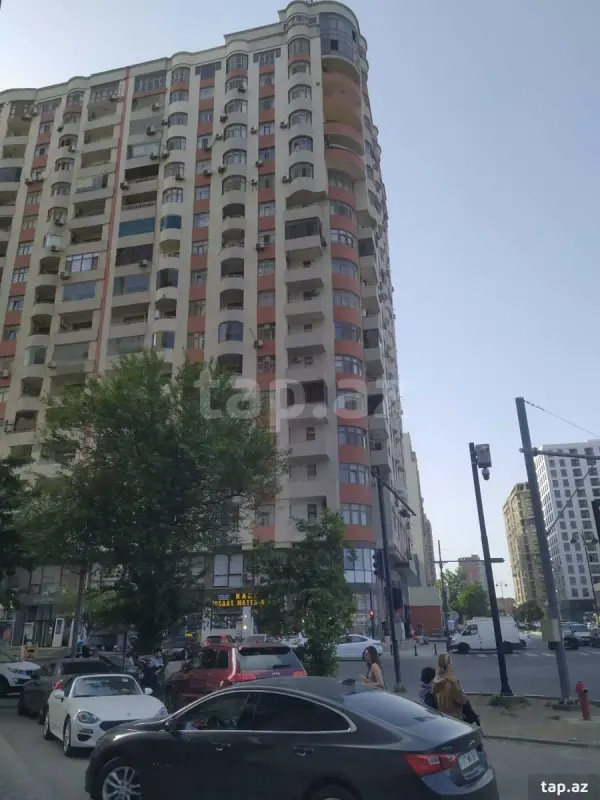 Satılır 4 otaqlı yeni tikili 200 m²