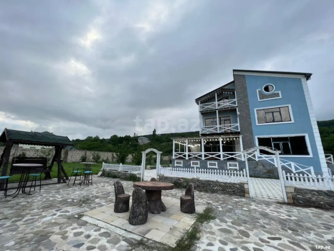 Kirayə verilir 3 otaqlı həyət evi 300 m²