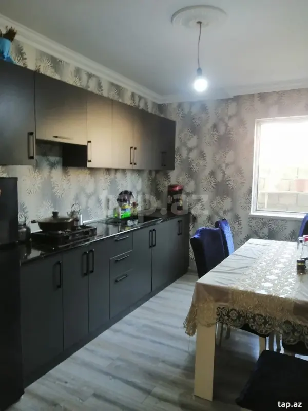 Satılır 3 otaqlı həyət evi 300 m²