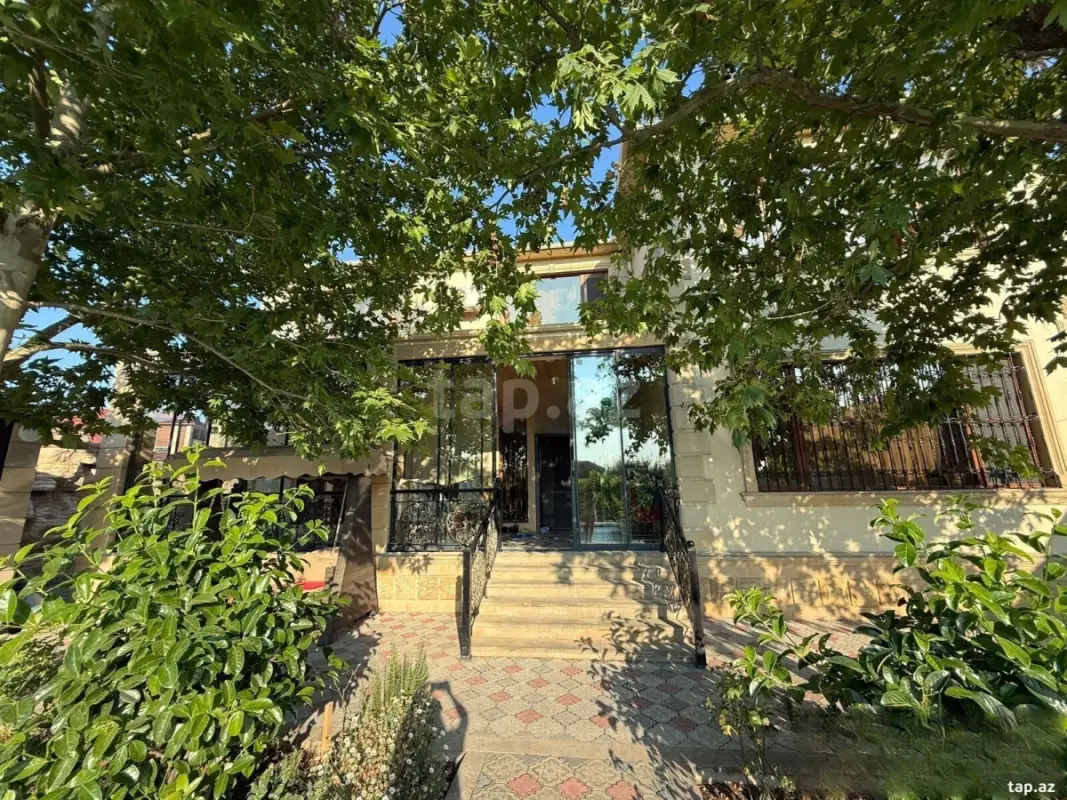 Satılır 6 otaqlı həyət evi 250 m²
