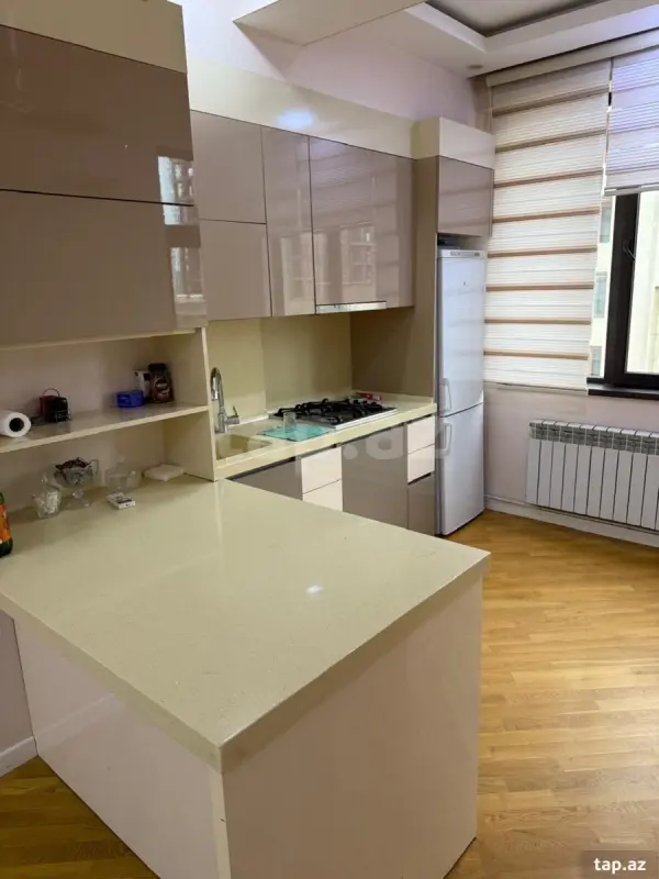 Kirayə verilir 3 otaqlı yeni tikili 75 m²
