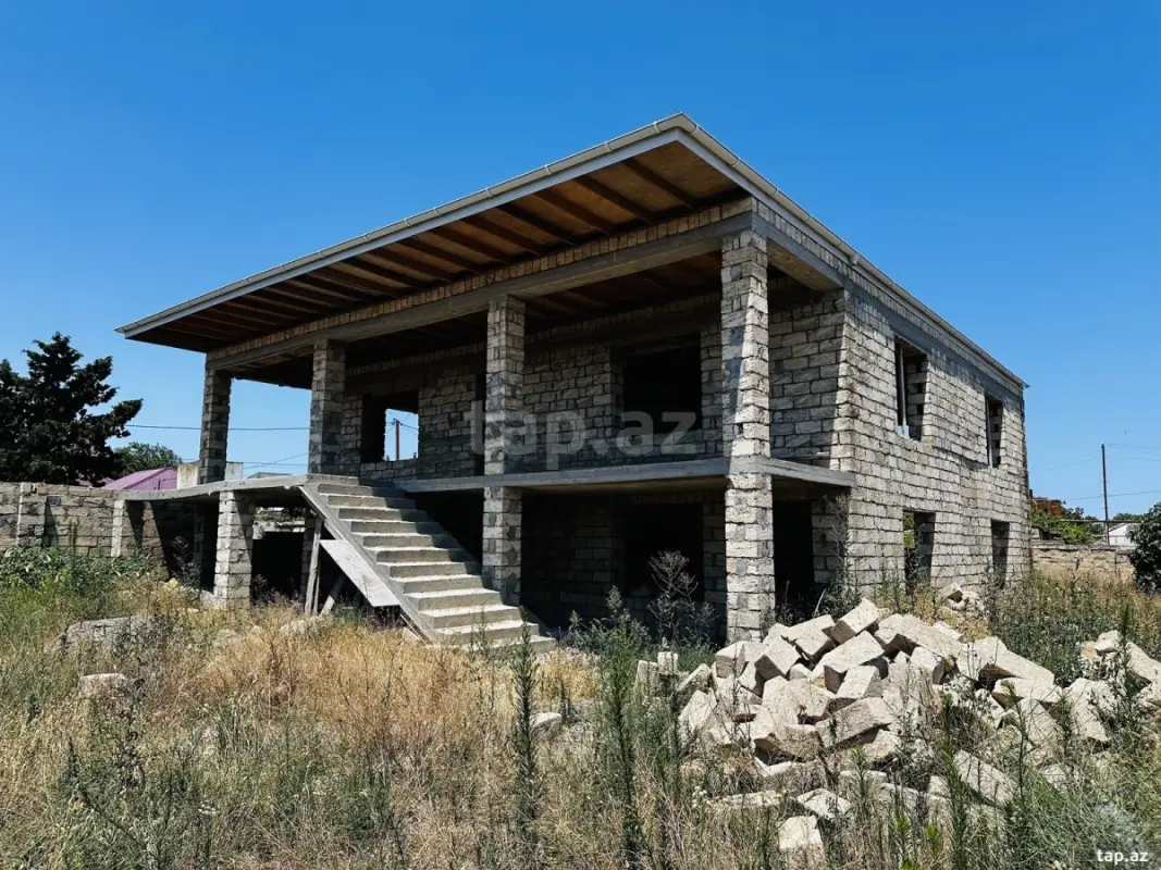 Satılır 3 otaqlı həyət evi 400 m²
