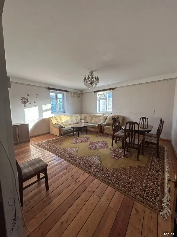 Satılır 8 otaqlı həyət evi 270 m²