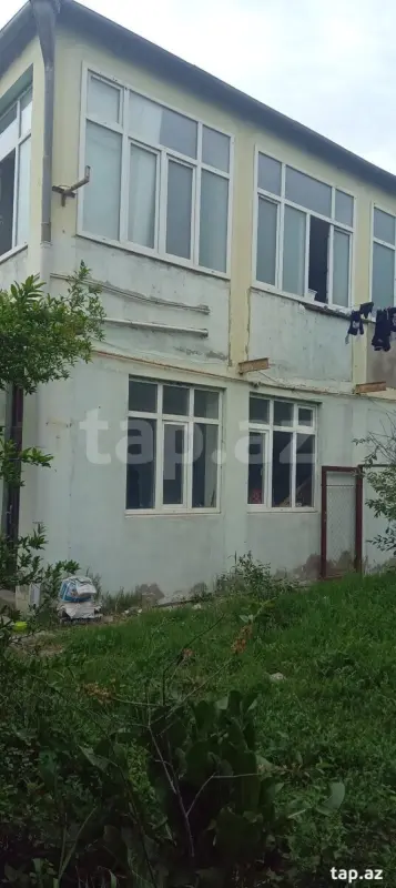 Satılır 10 otaqlı həyət evi 200 m²