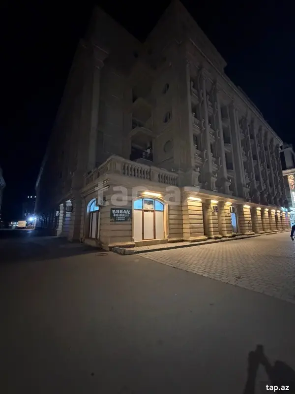 Satılır 4 otaqlı mənzil 145 m²