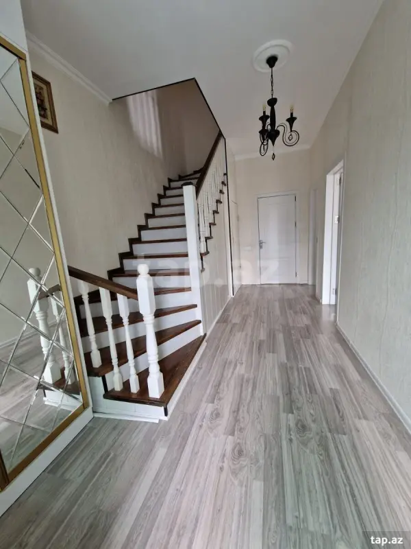 Satılır 5 otaqlı həyət evi 140 m²