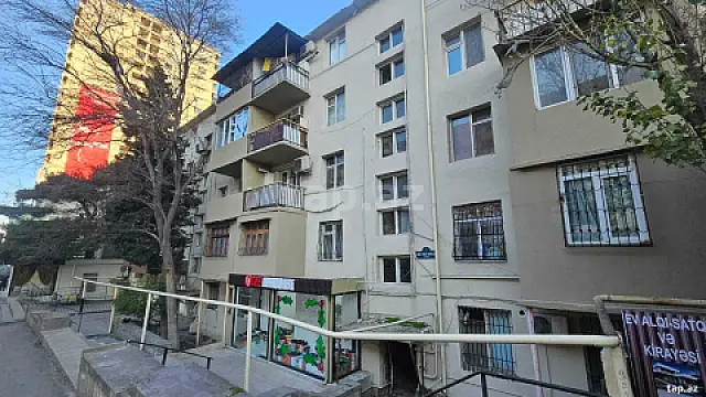 Satılır 3 otaqlı mənzil 65 m² — Bakı, İnşaatçılar 3 otaq 65.00 m²