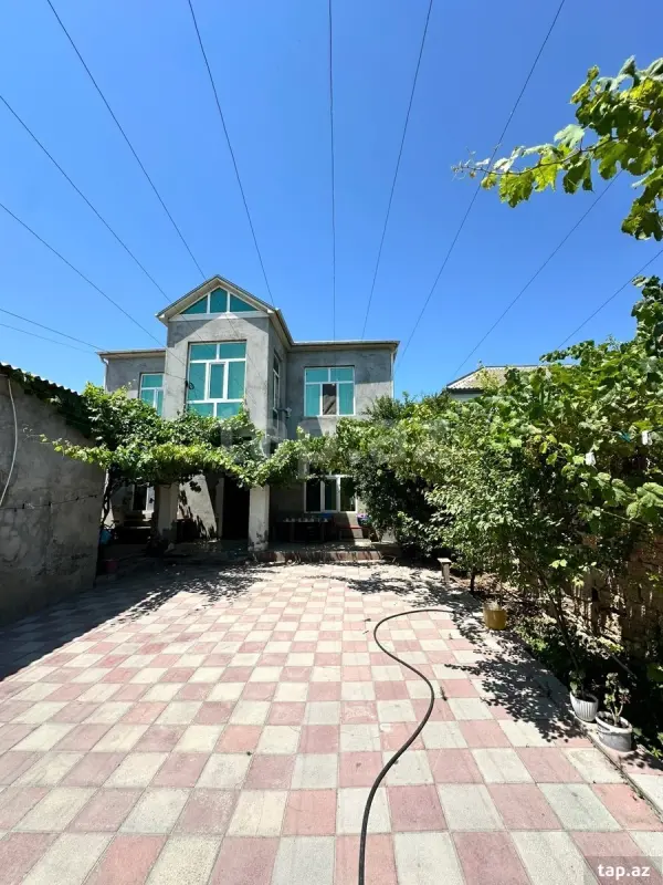 Satılır 6 otaqlı həyət evi 280 m²