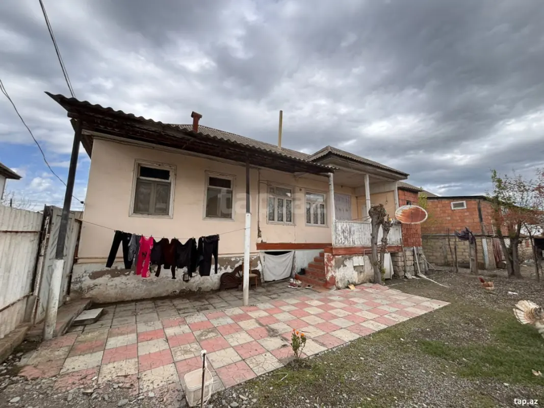 Satılır 3 otaqlı həyət evi 4000 m²