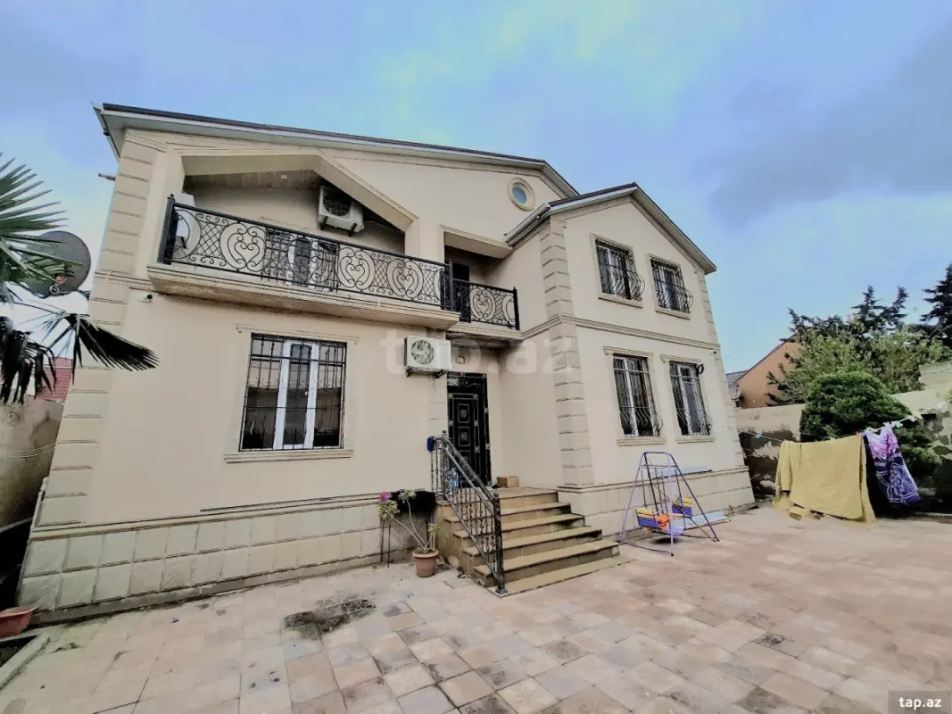Satılır 5 otaqlı həyət evi 220 m²