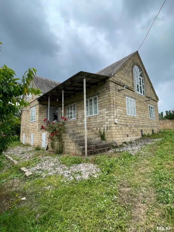 Satılır 4 otaqlı həyət evi 150 m²