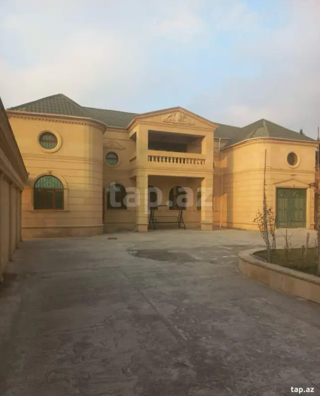 Satılır 6 otaqlı həyət evi 100 m²