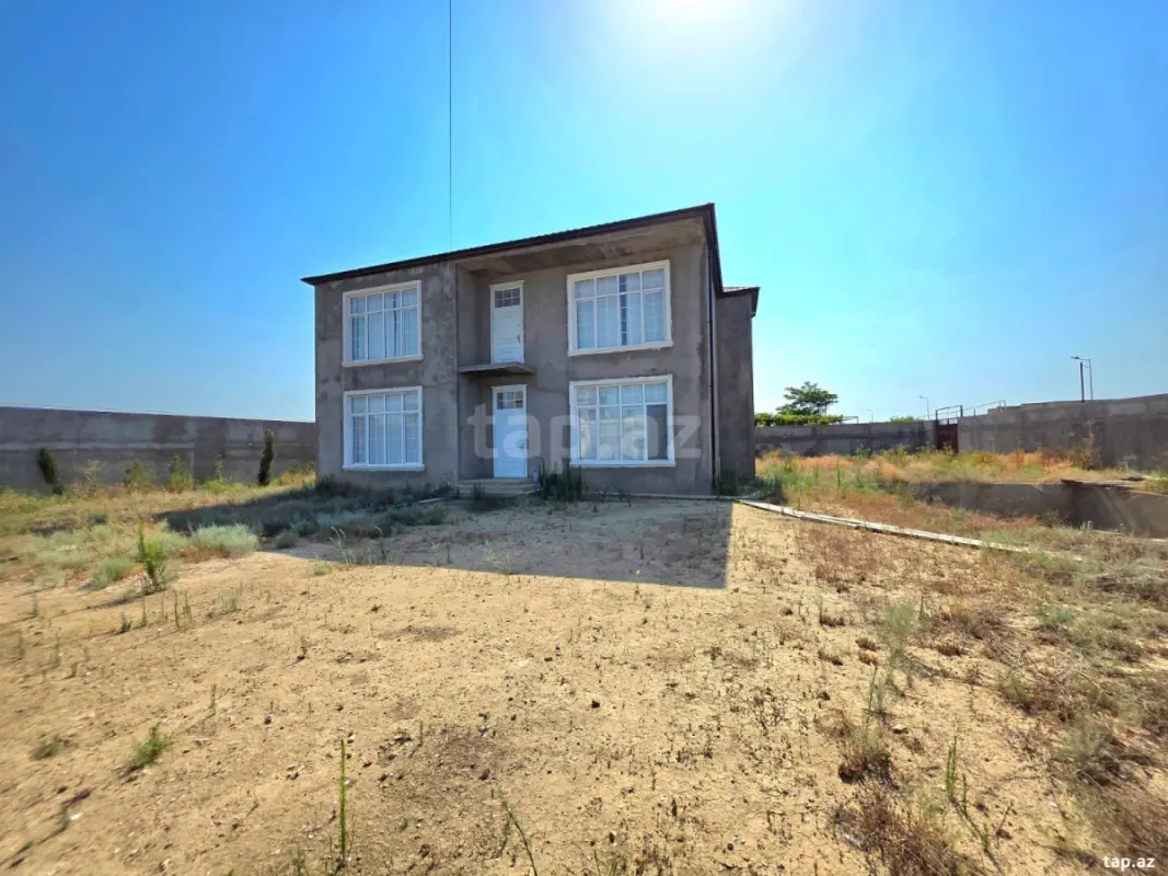 Satılır 6 otaqlı həyət evi 300 m²