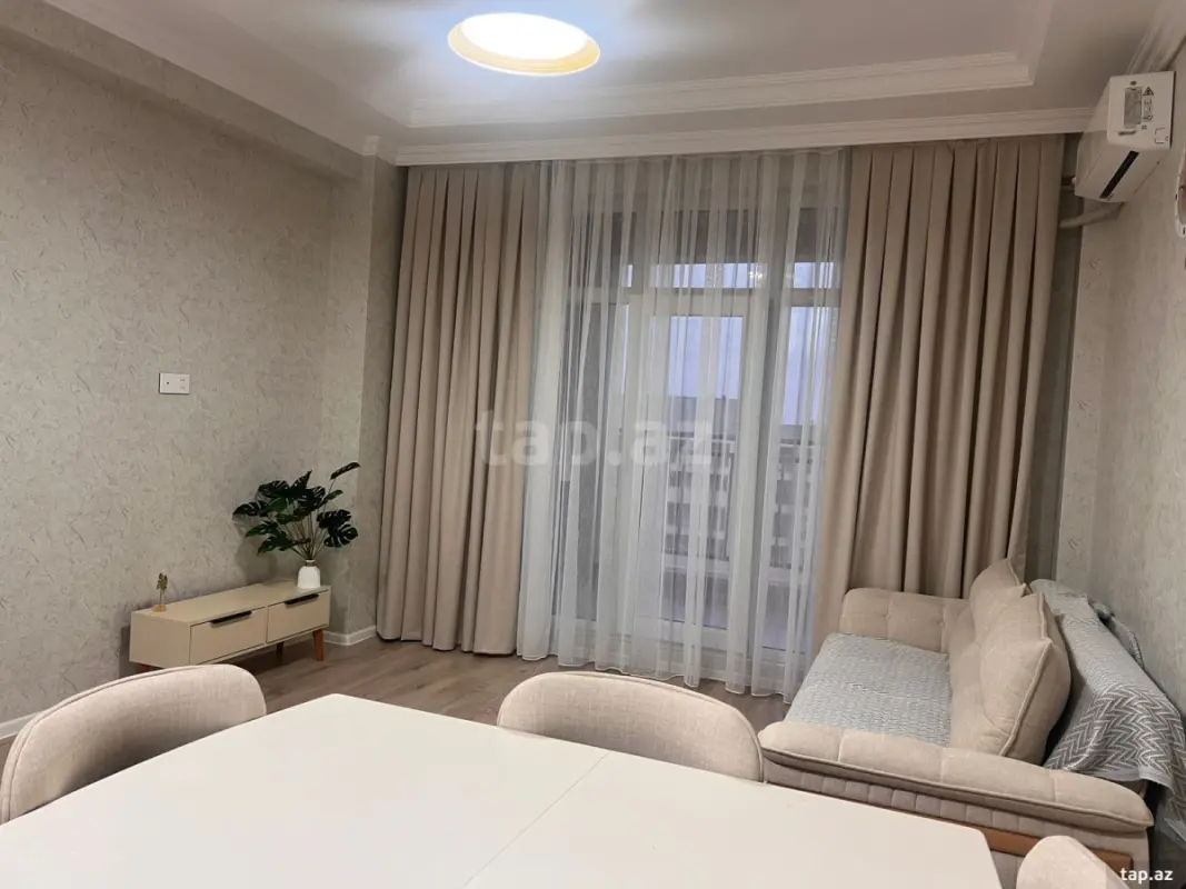 Kirayə verilir 3 otaqlı yeni tikili 100 m²