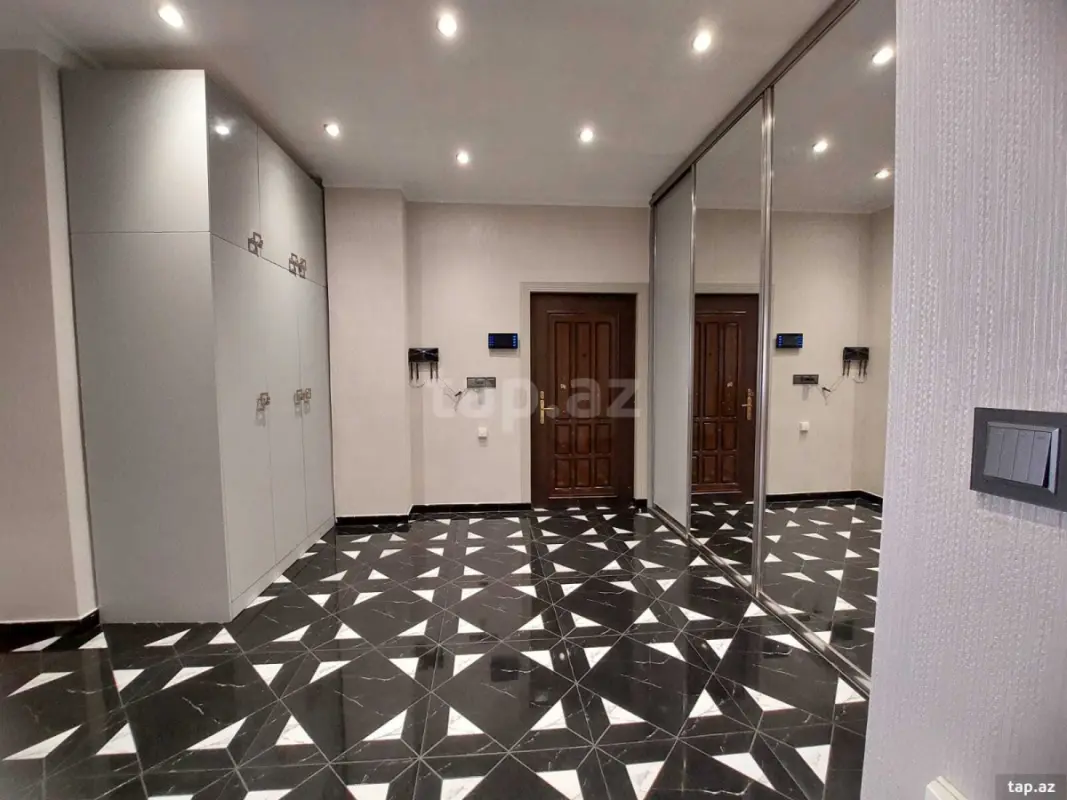 Kirayə verilir 3 otaqlı yeni tikili 130 m²