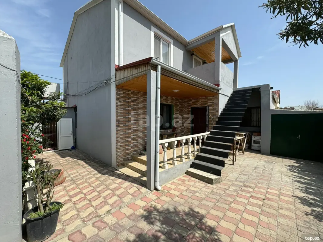 Satılır 7 otaqlı həyət evi 207 m²