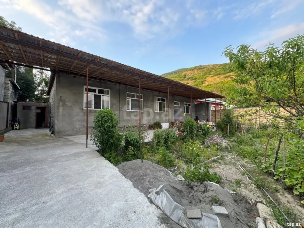 Satılır 4 otaqlı həyət evi 100 m²