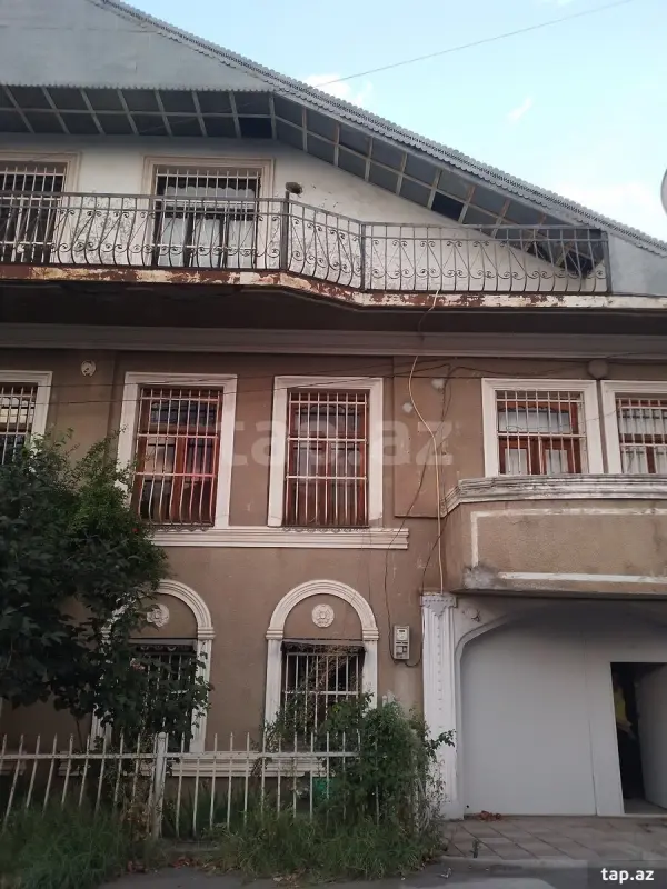 Kirayə verilir 10 otaqlı həyət evi 350 m²