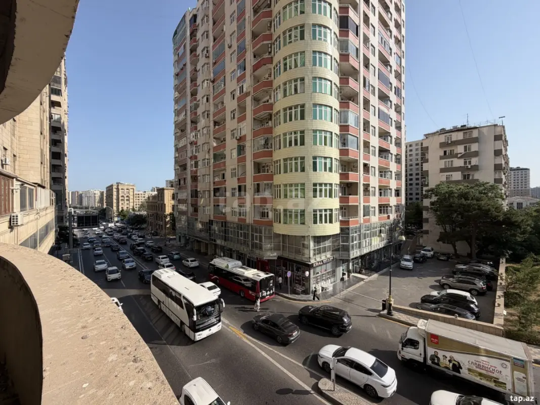 Satılır 4 otaqlı yeni tikili 263.5 m²