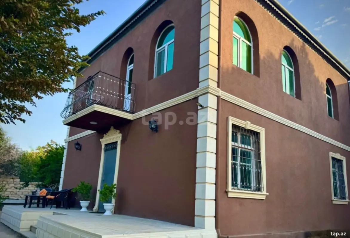 Satılır 5 otaqlı həyət evi 240 m²