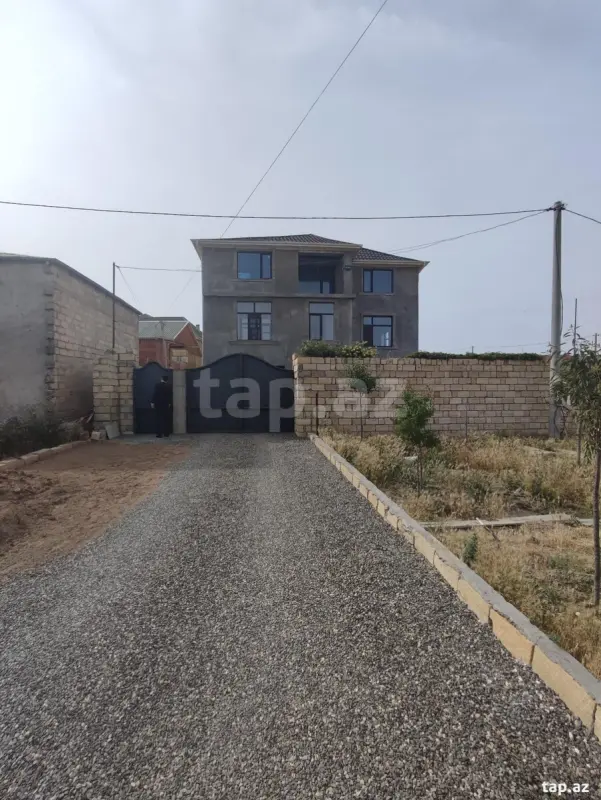 Satılır 10 otaqlı həyət evi 460 m²