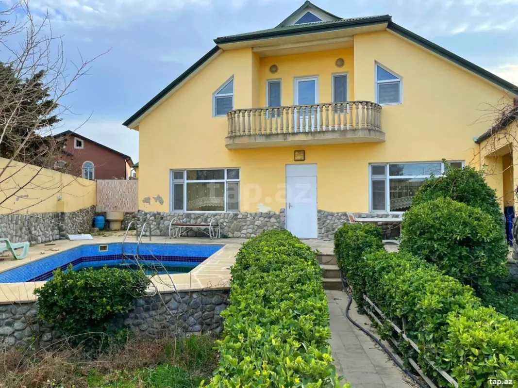 Kirayə verilir 6 otaqlı həyət evi 200 m²