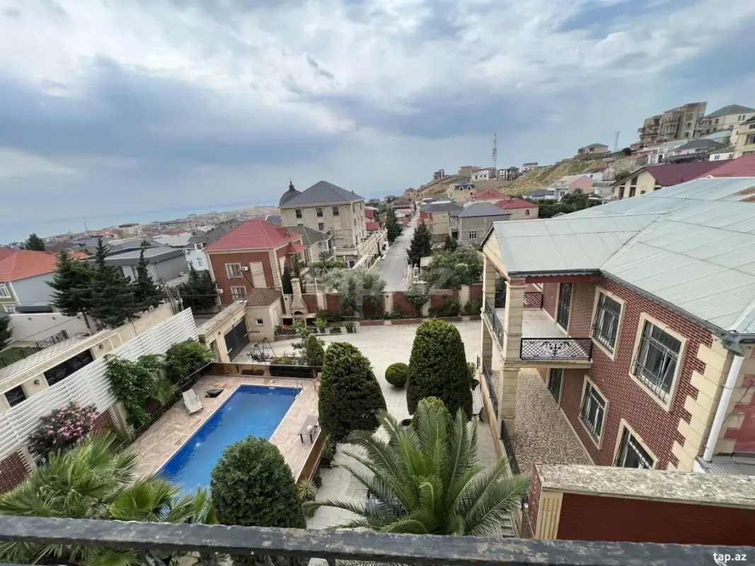 Satılır 7 otaqlı həyət evi 650 m²