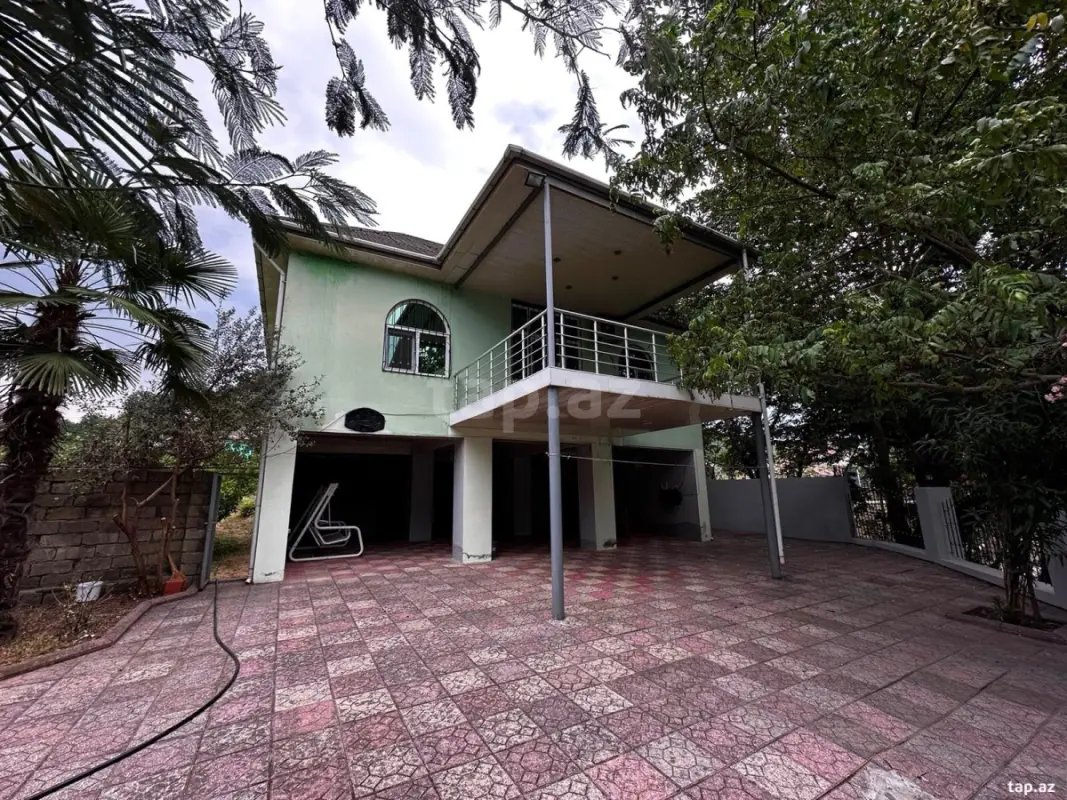 Kirayə verilir 6 otaqlı həyət evi 8000 m²