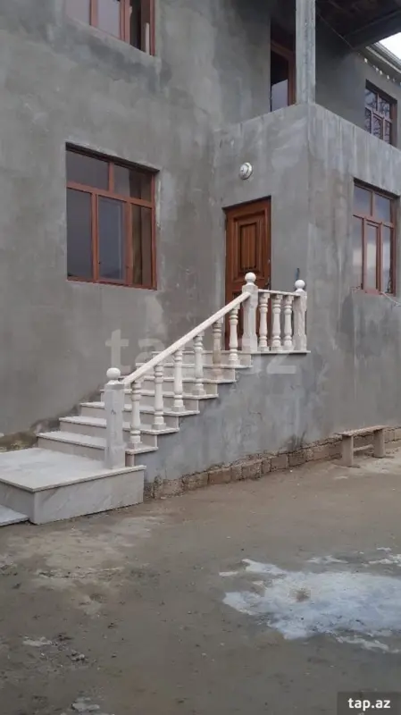 Satılır 5 otaqlı həyət evi 200 m²