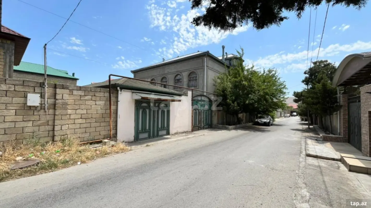 Satılır 10 otaqlı həyət evi 852 m²