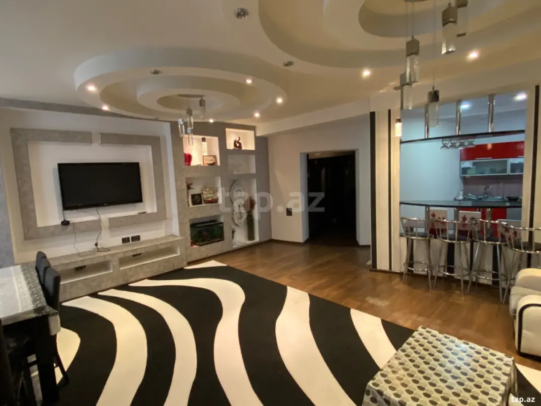 Kirayə verilir 3 otaqlı yeni tikili 150 m²