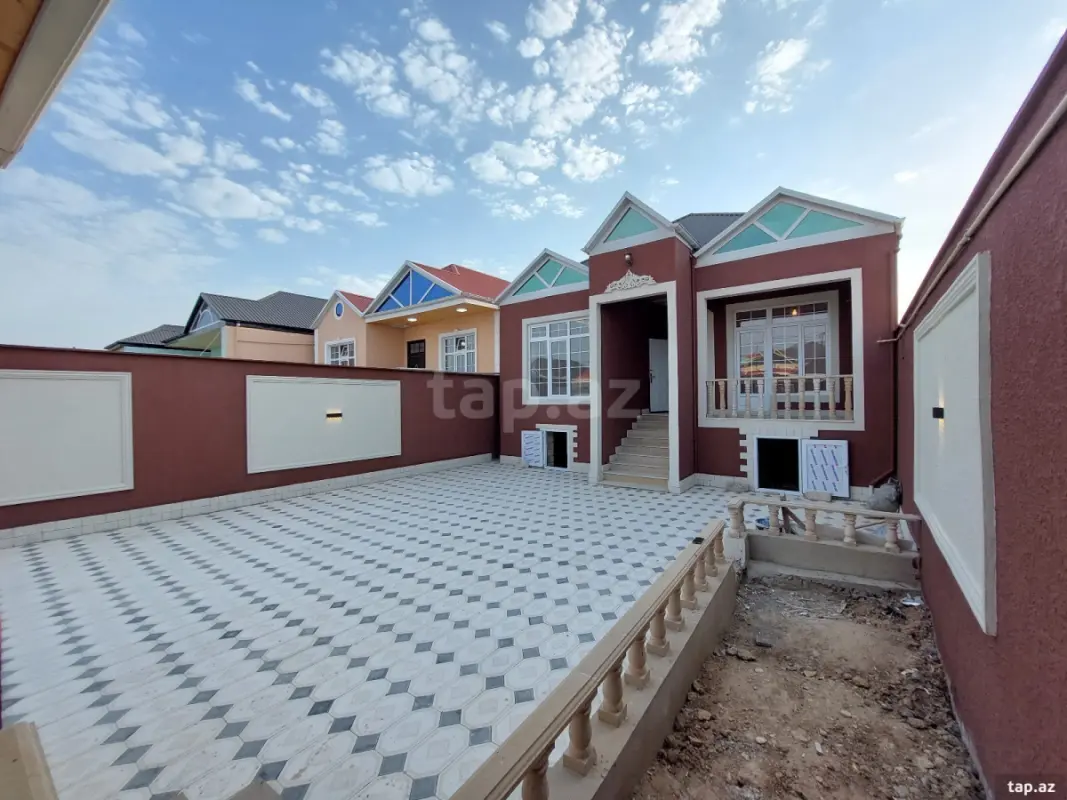 Satılır 5 otaqlı həyət evi 350 m²