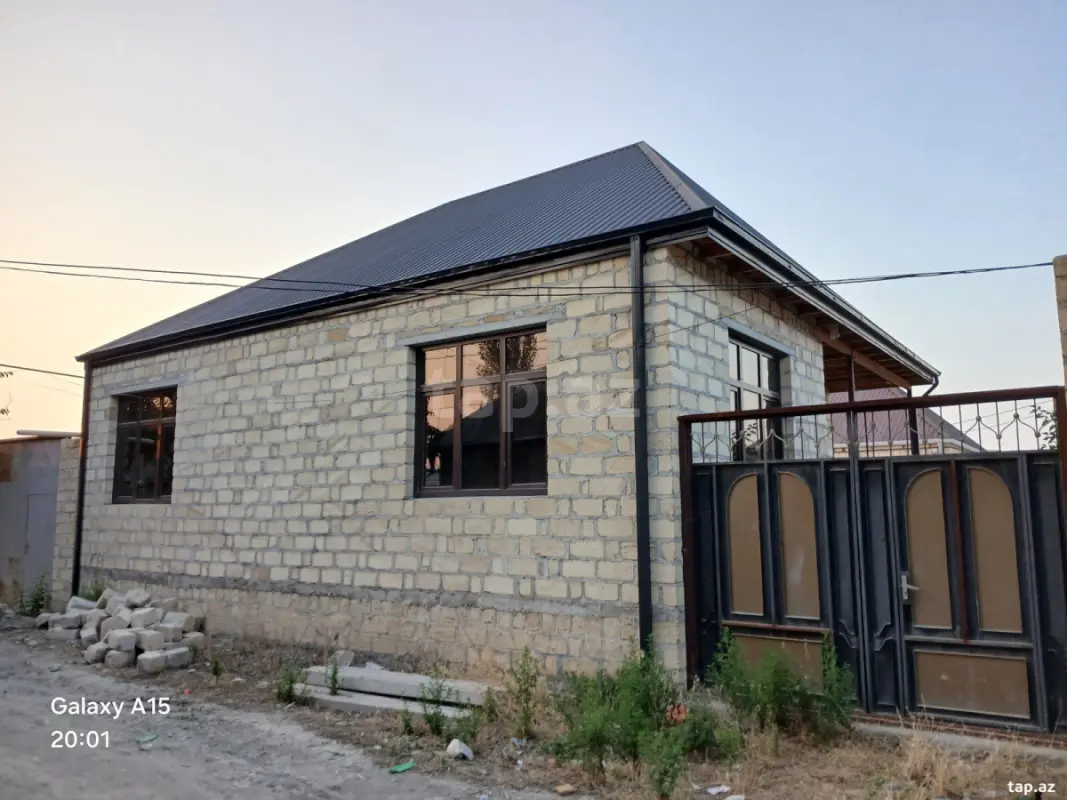Satılır 3 otaqlı həyət evi 200 m²