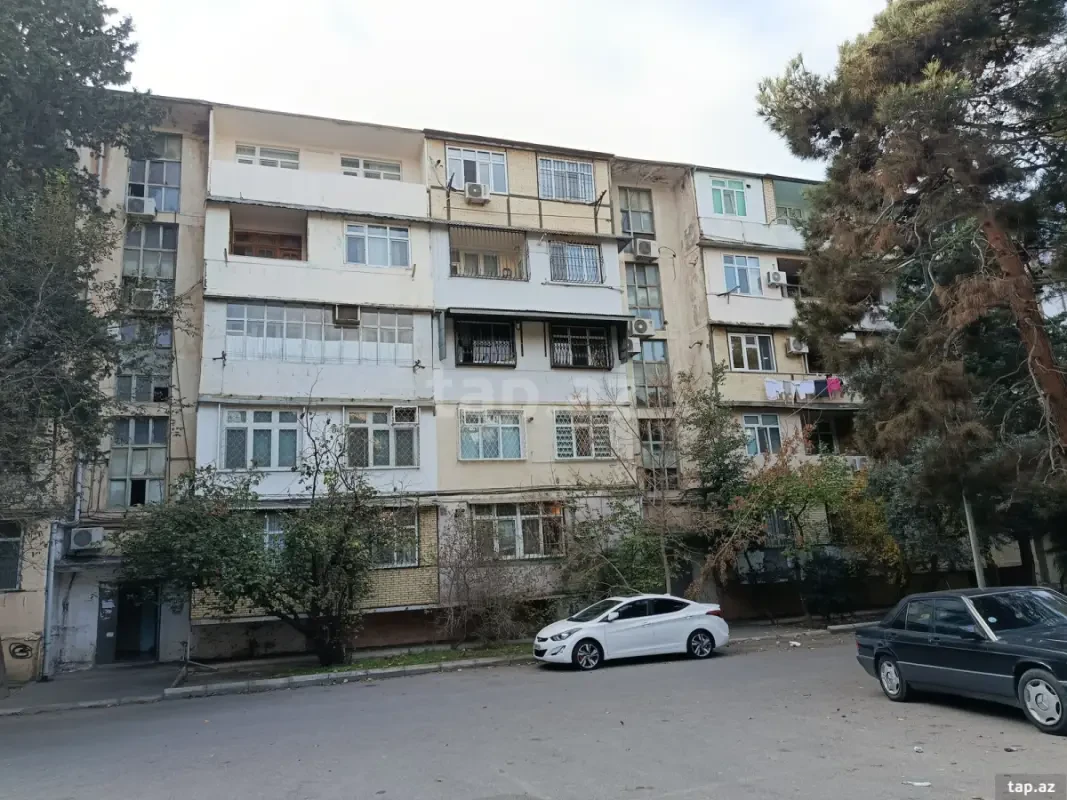 Satılır 5 otaqlı mənzil 120 m²