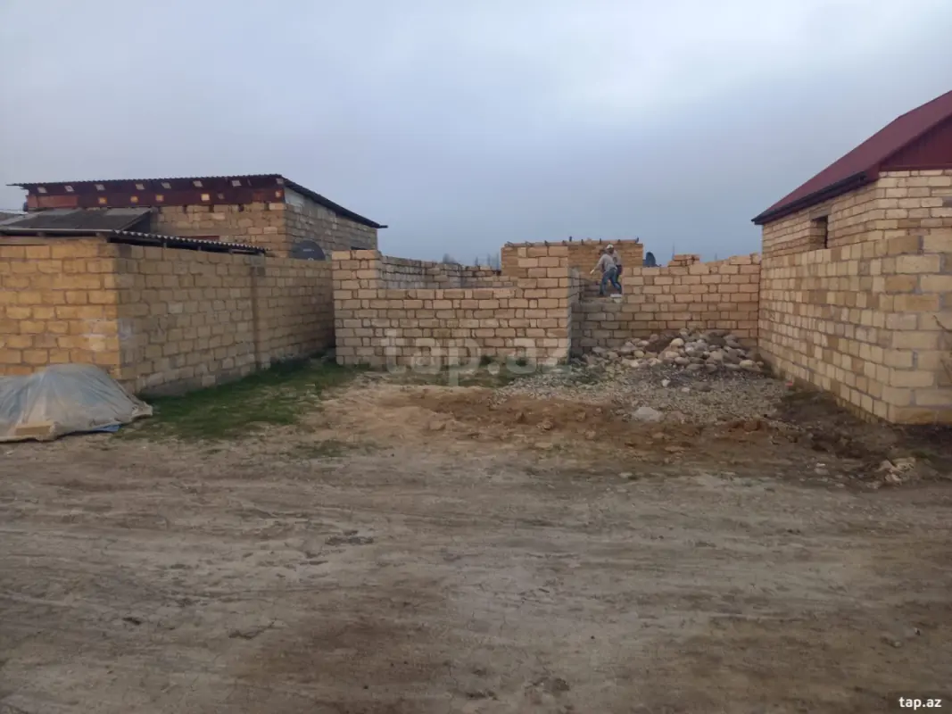 Satılır 3 otaqlı həyət evi 200 m²