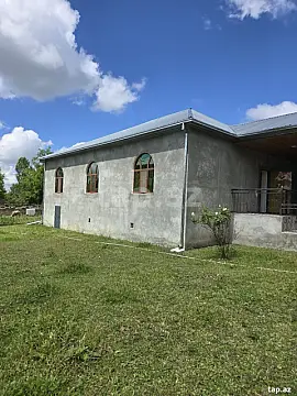 Satılır 3 otaqlı həyət evi 130 m² — Qəbələ 3 otaq 130.00 m²
