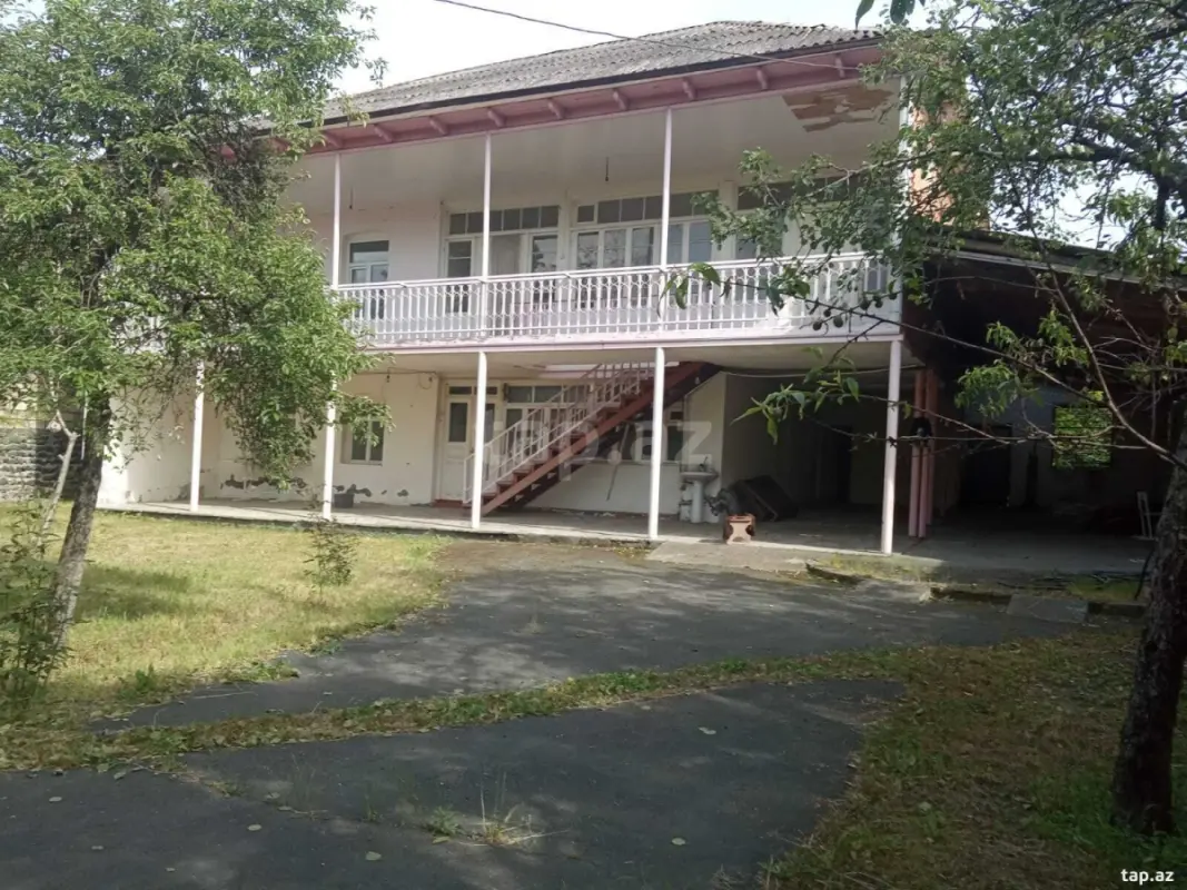 Satılır 5 otaqlı həyət evi 200 m²