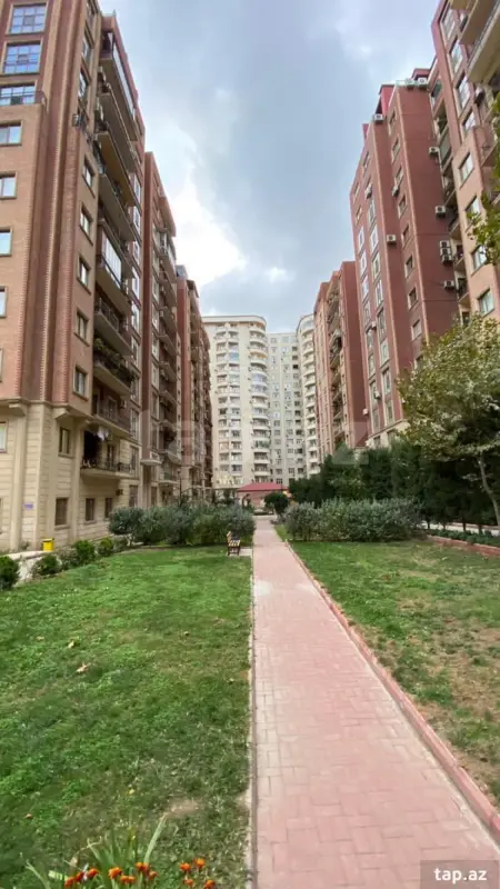 Satılır 3 otaqlı yeni tikili 165 m²
