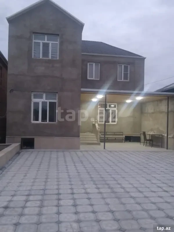 Satılır 5 otaqlı həyət evi 140 m²