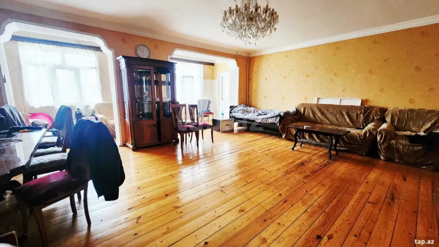 Satılır 4 otaqlı mənzil 110 m²