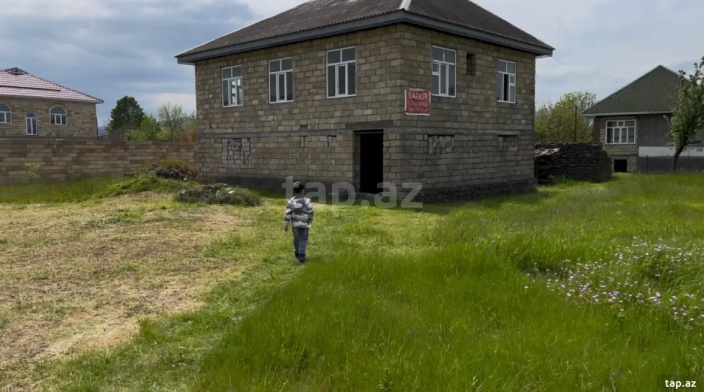 Satılır 3 otaqlı həyət evi 240 m²