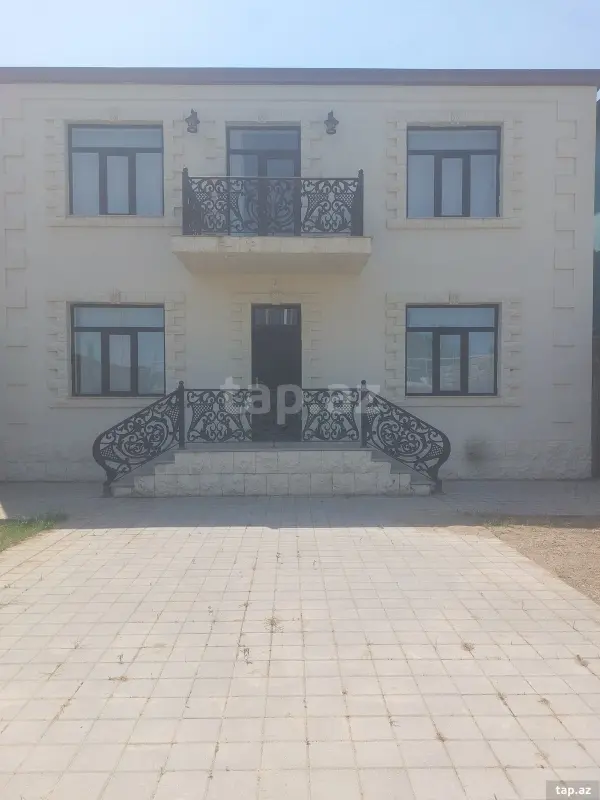 Satılır 5 otaqlı həyət evi 240 m²