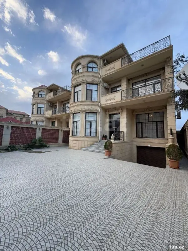Satılır 8 otaqlı həyət evi 530 m²