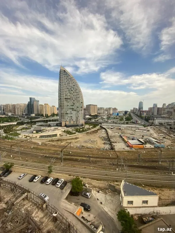 Kirayə verilir 3 otaqlı yeni tikili 121 m²