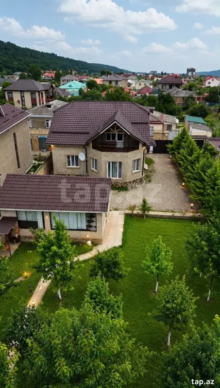 Satılır 6 otaqlı həyət evi 200 m²