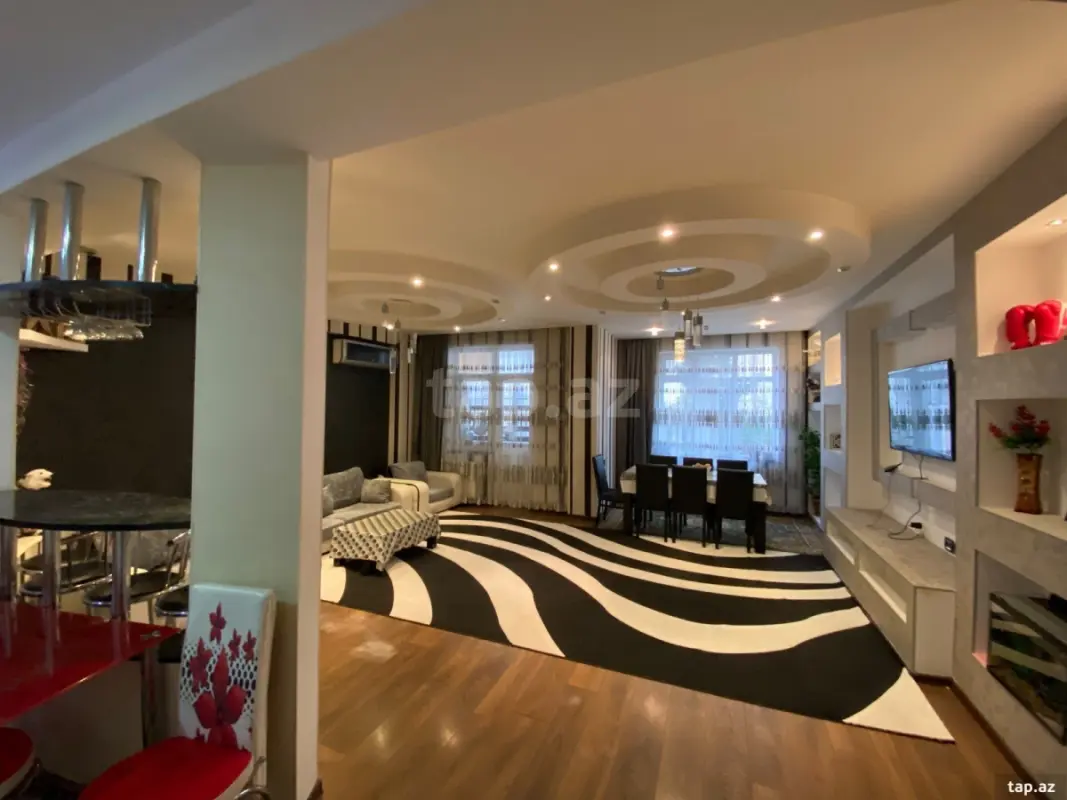 Kirayə verilir 3 otaqlı yeni tikili 140 m²