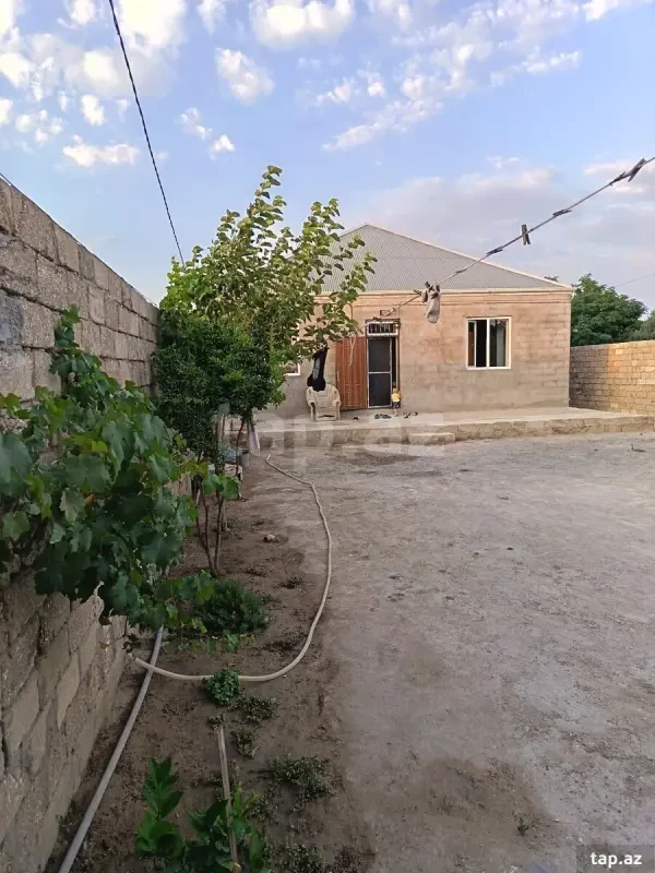 Satılır 3 otaqlı həyət evi 100 m²